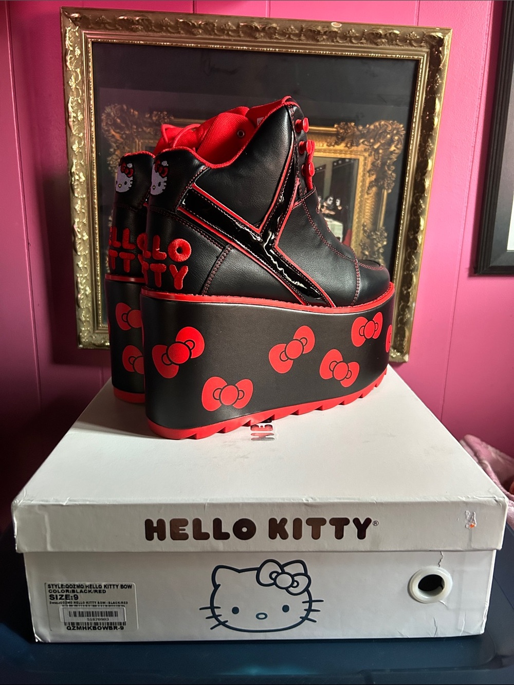 YRUxHello Kitty Black and Red Platform Sneakers